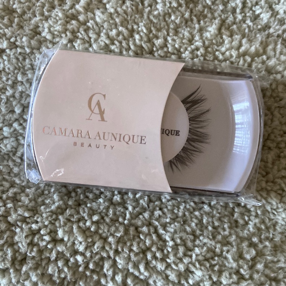 Camara Aunique lashes